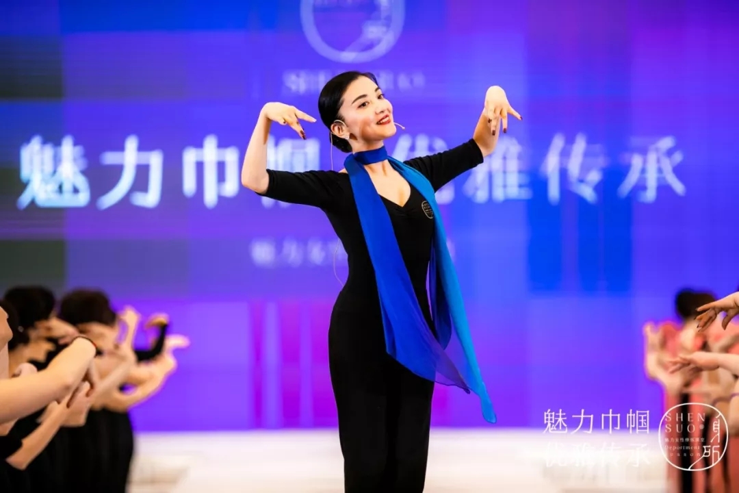 优雅仪态训练邱洁导师.jpg